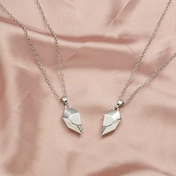 ⭐️Silver  Magnetic Heart ❤️ Necklace - Picture 4 of 5